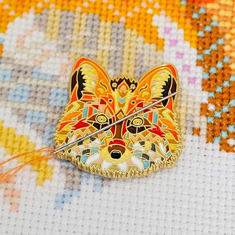 Mandala Fox Enamel Needle Minder