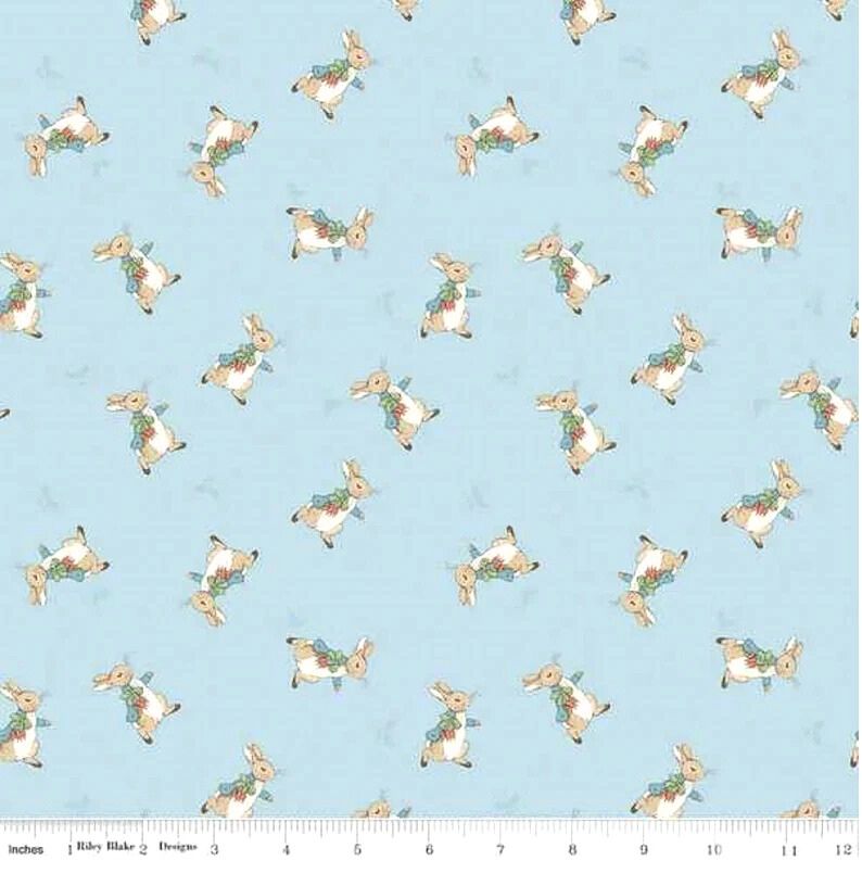 The Tale of Peter Rabbit C14702-BLUE Peter Toss - Fat Quarter