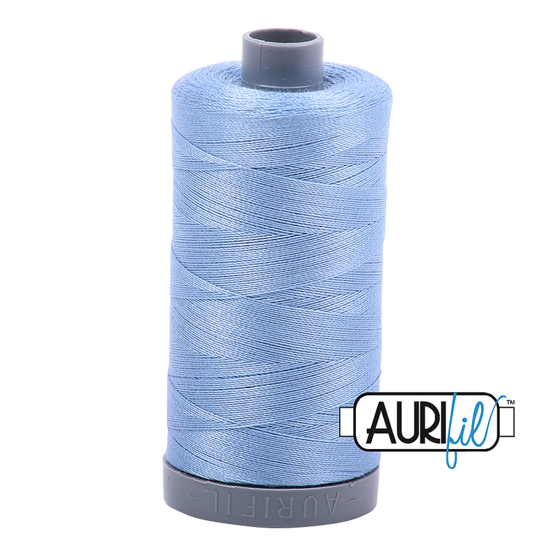 Aurifil Mako 28wt Cotton 750 m (820 yd.) spool - 2720 Light Delft Blue